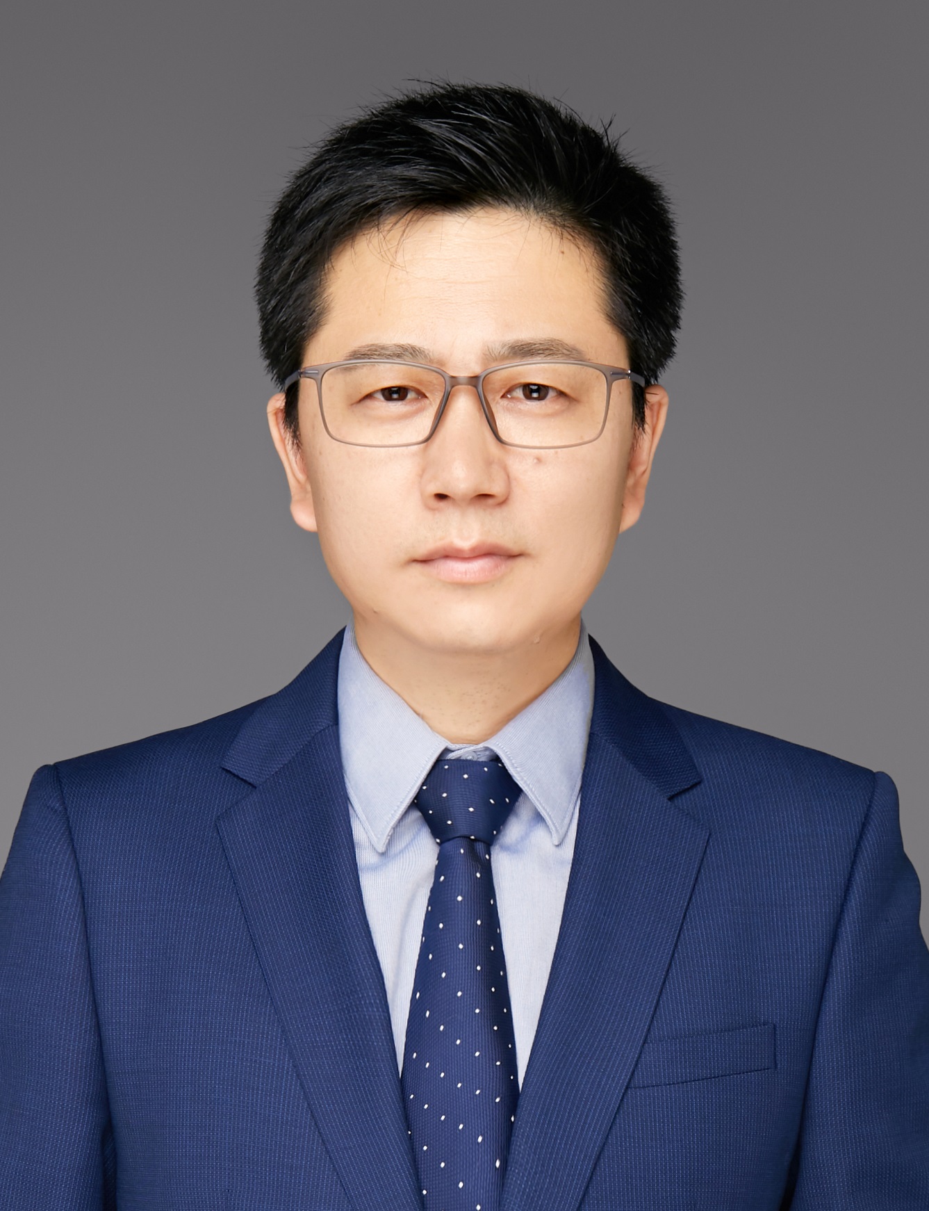 闫新成